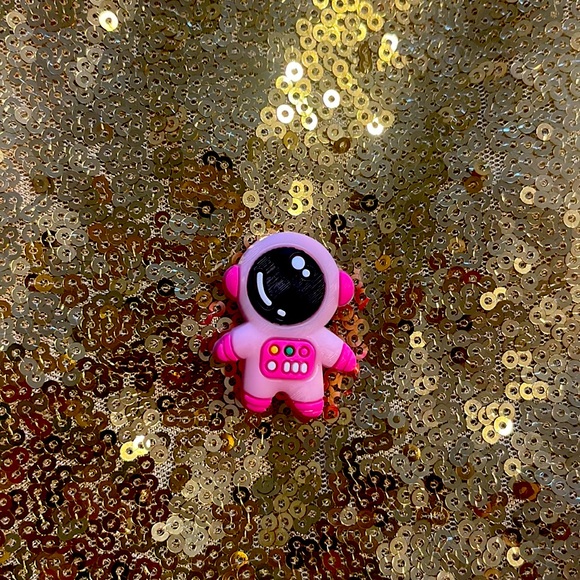Shoe charm, hot pink astronaut - Picture 2 of 2